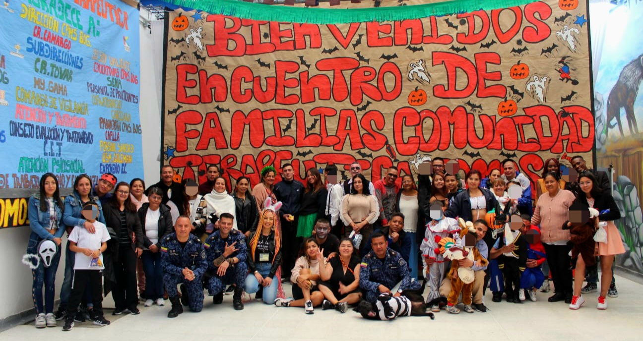 Imagen de la comunidad terapéutica “Somos Valientes” en Halloween
