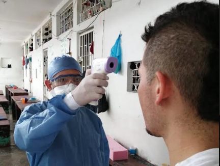 Imagen tomando temperatura