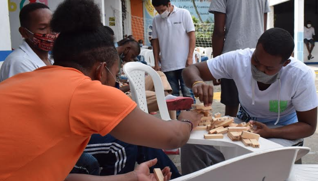 Imagen jugando jenga