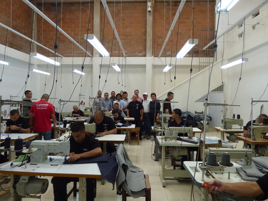Imagen Internos Confeccionando