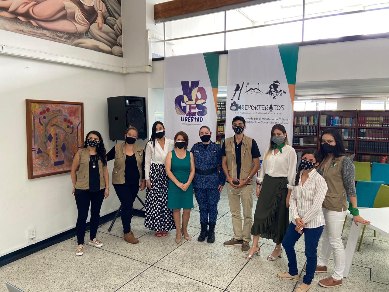 Imagen de reporteros y personal del INPEC