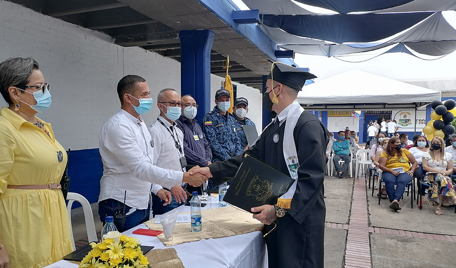 52 privados de la libertad del Complejo de Cúcuta reciben título de bachiller como parte de su proceso de resocialización