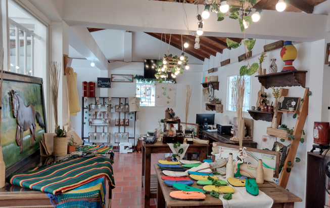 Reapertura del punto de venta Libera Colombia en San Gil impulsa el talento y la resocialización a través del arte penitenciario