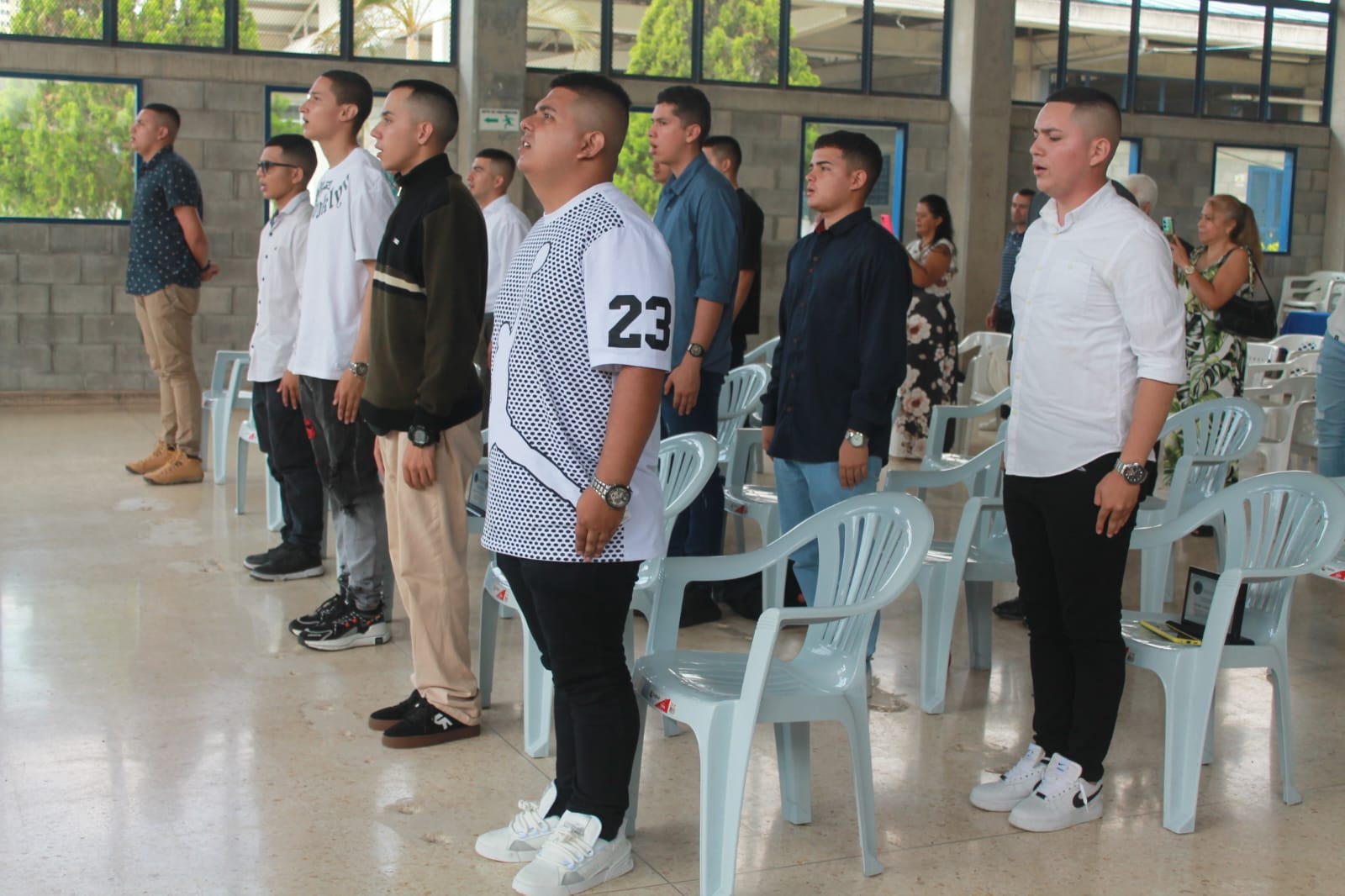 Imagen de la ceremonia de licenciamiento de los auxiliares del Cuerpo de Custodia y Vigilancia