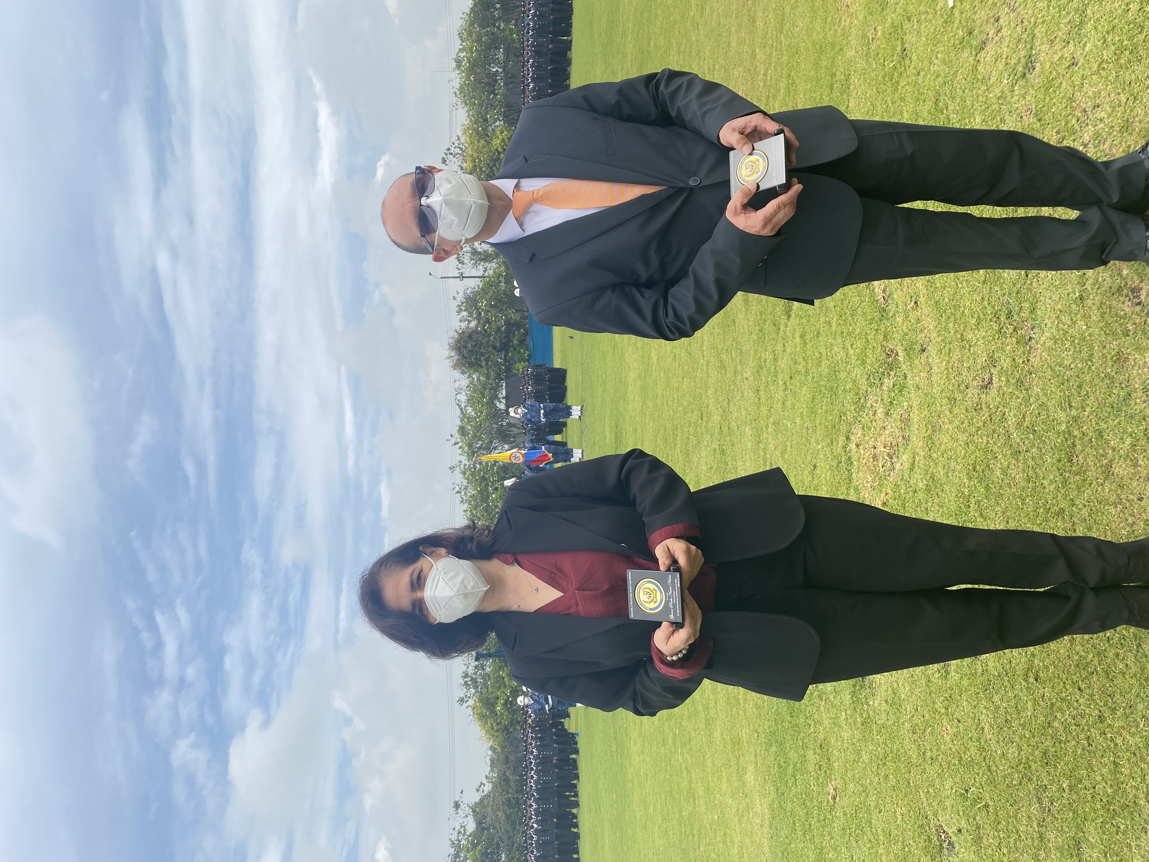 Imagen persona con reconocimientos 